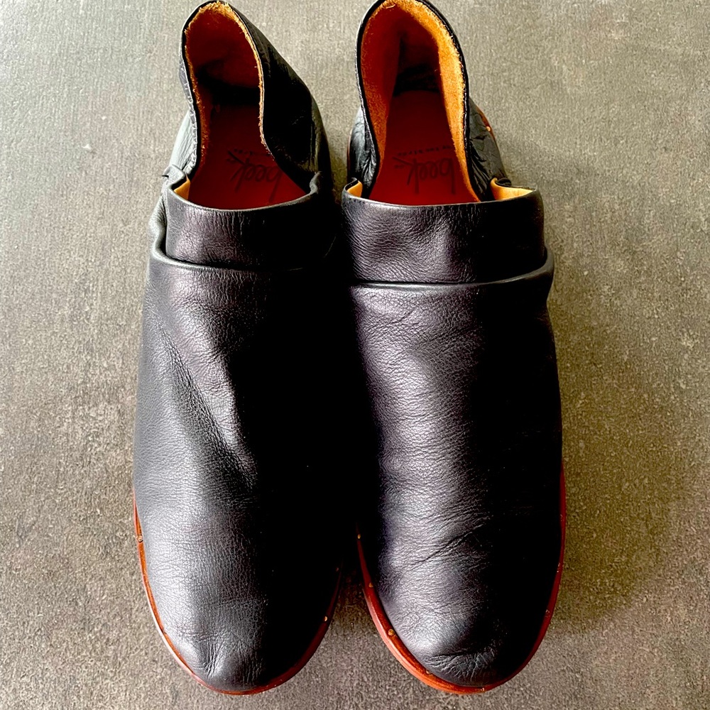 BEEK Puffins Black Shoes, size 9